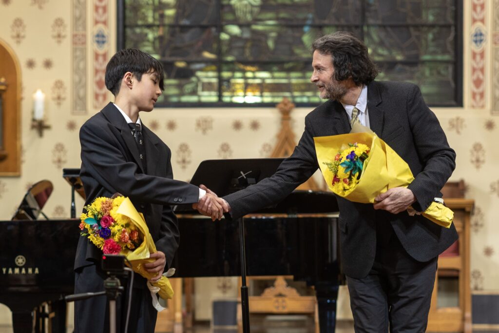 シンガー氏と生徒によるコラボレーション