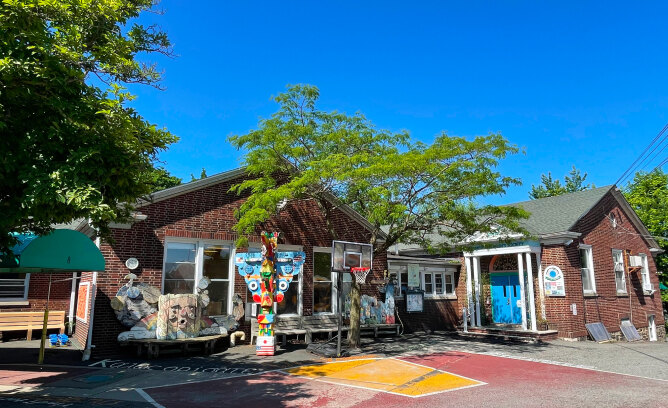 樹木が茂っていた頃の校舎前