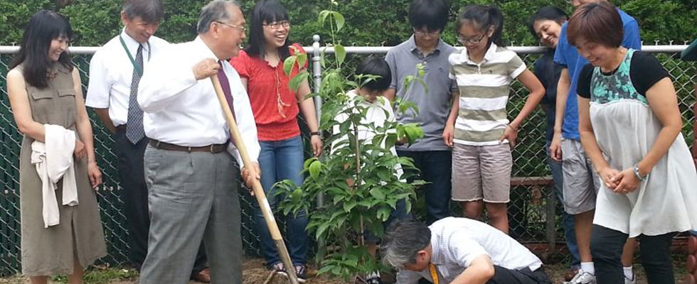 2013年度同窓会の記念植樹