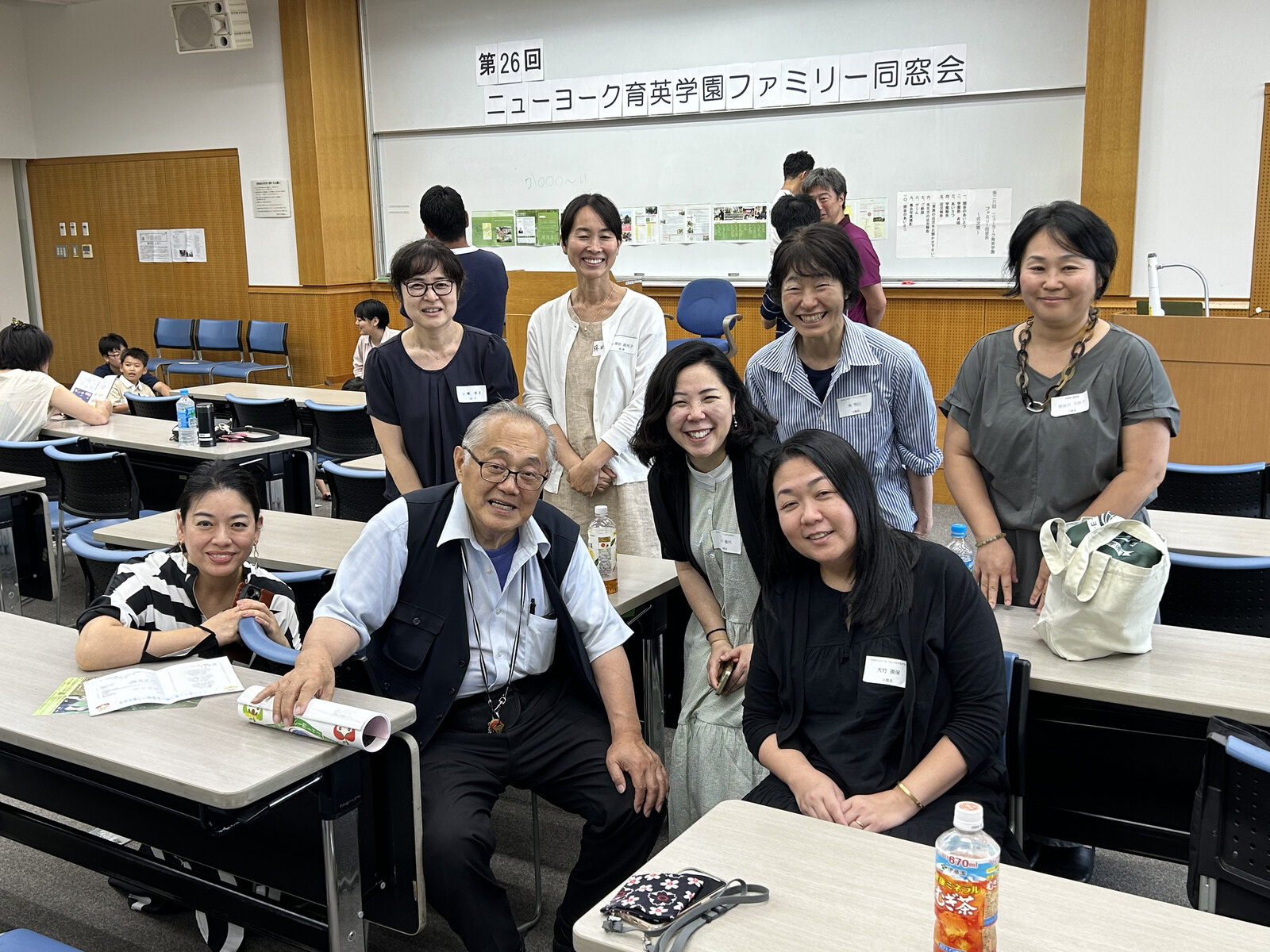 2024年8月 東京会場の第26回ファミリー同窓会に集まった元・現職員