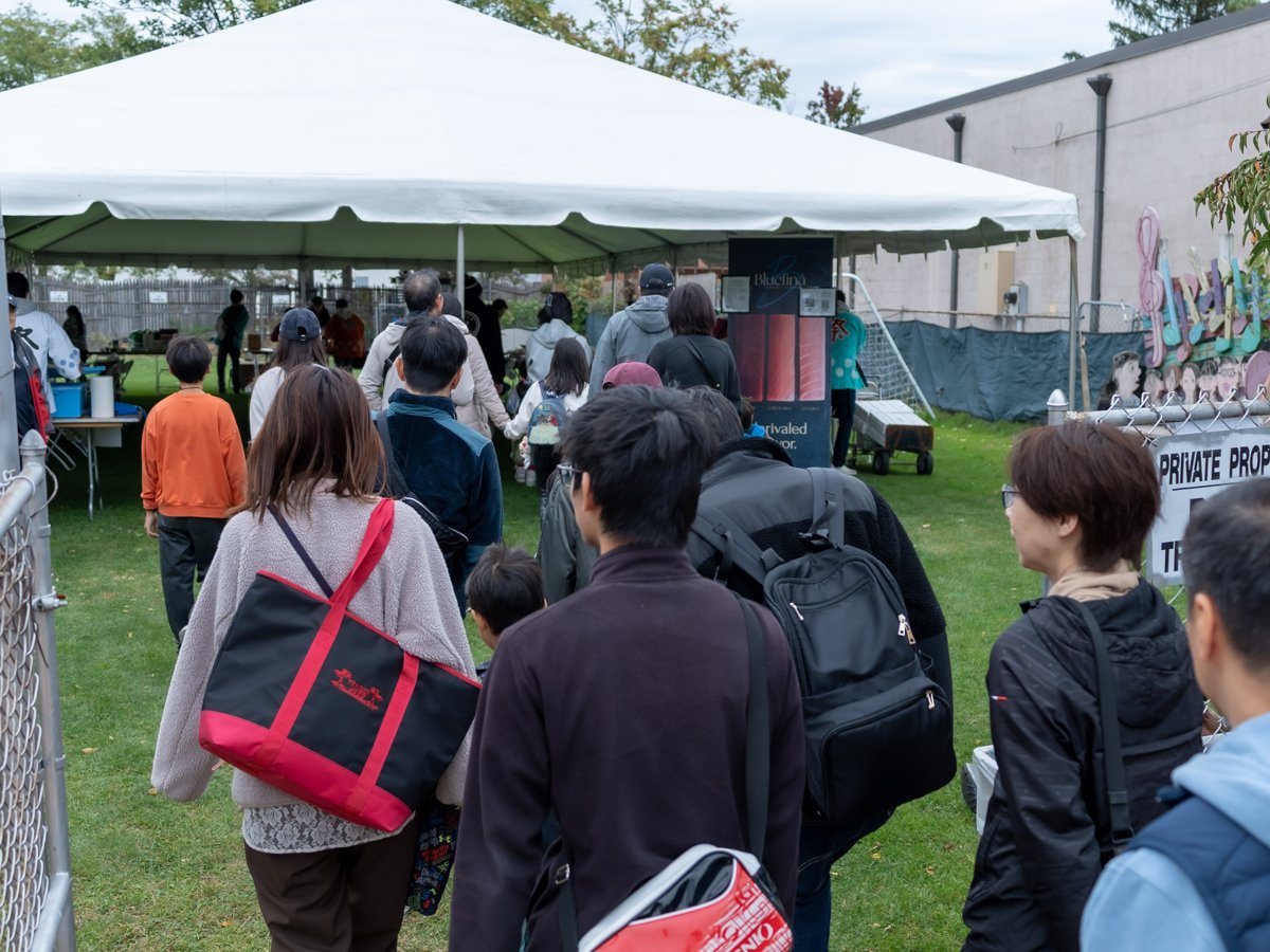 Last year's bazaar: guests entering the venue